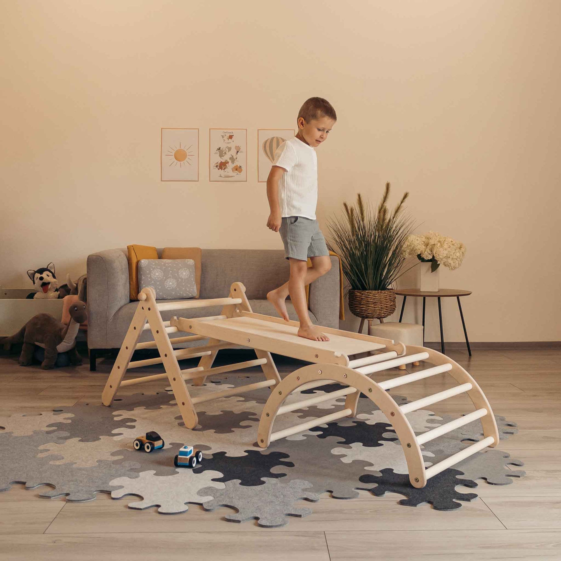 Kletterset Luna mit Kletterdreieck, Rutsche und Kletterbogen für bewegungsfreudige Kinder