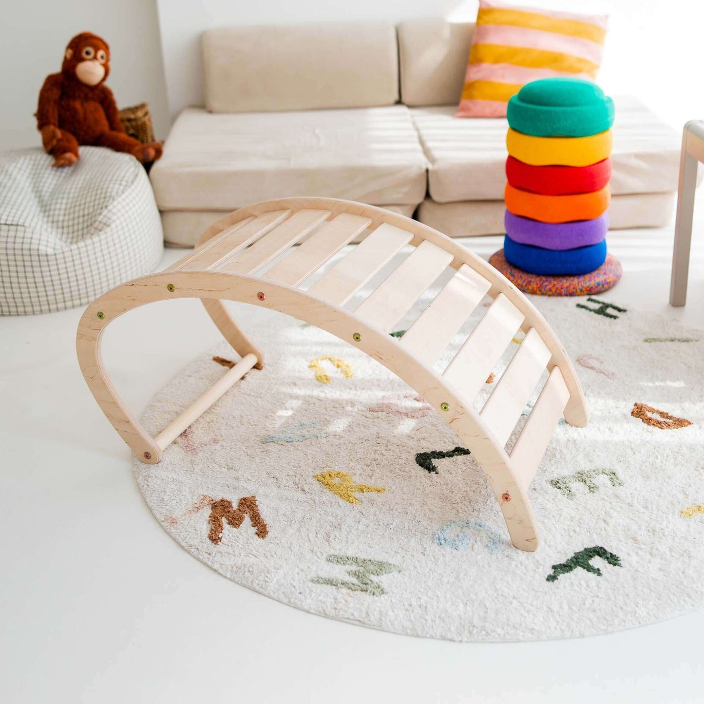 Kletterbogen Äffchen aus Holz, vielseitig für Kinder - Schaukelspielzeug und Klettergerüst.