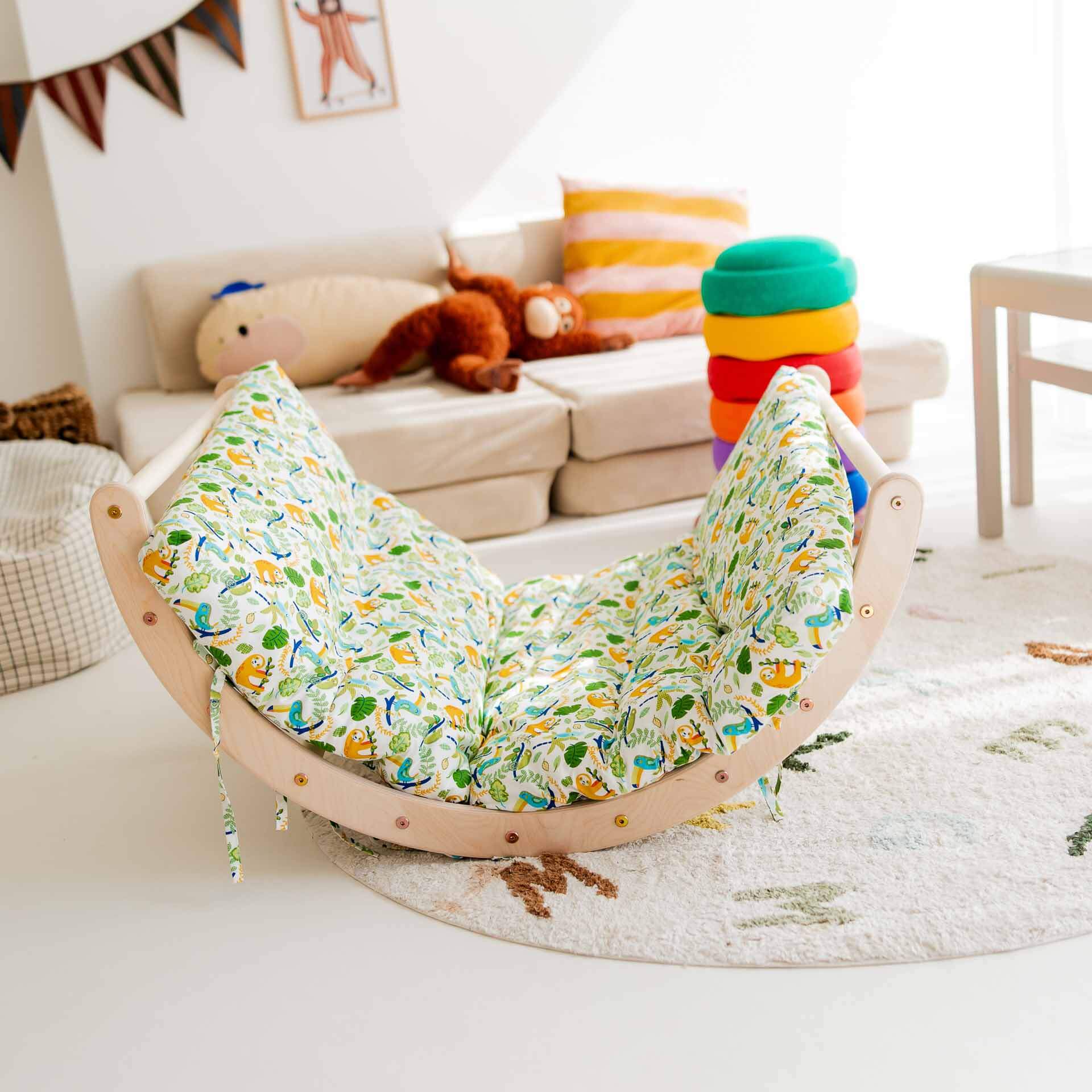 Kletterbogen Basic aus Holz, gemustert, perfekt für Kinder zum Klettern und Spielen im Raum.