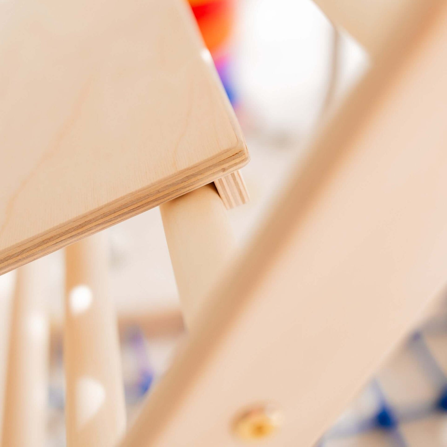 Detailaufnahme von hochwertigem Holz des Kletterset Äffchen, das Stabilität und Design vereint.
