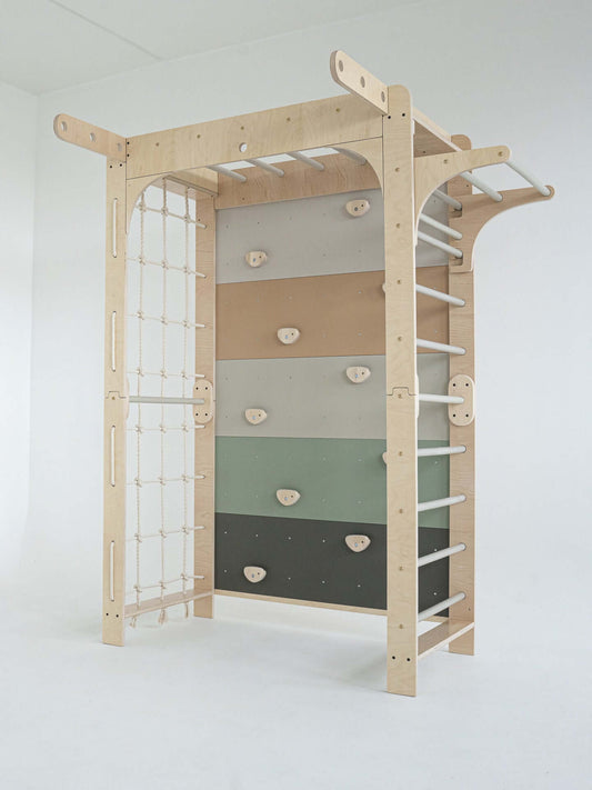 Kletterwand Klimby "Eroberer" für kleinen Abenteurer in einem Indoor Spielplatz, ideal zum Klettern und Spielen.