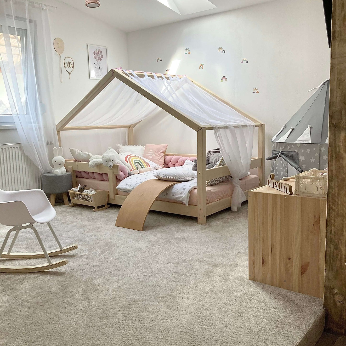 Hausbett NIKA für Kinder mit Rausfallschutz, versch. Maße & Farben