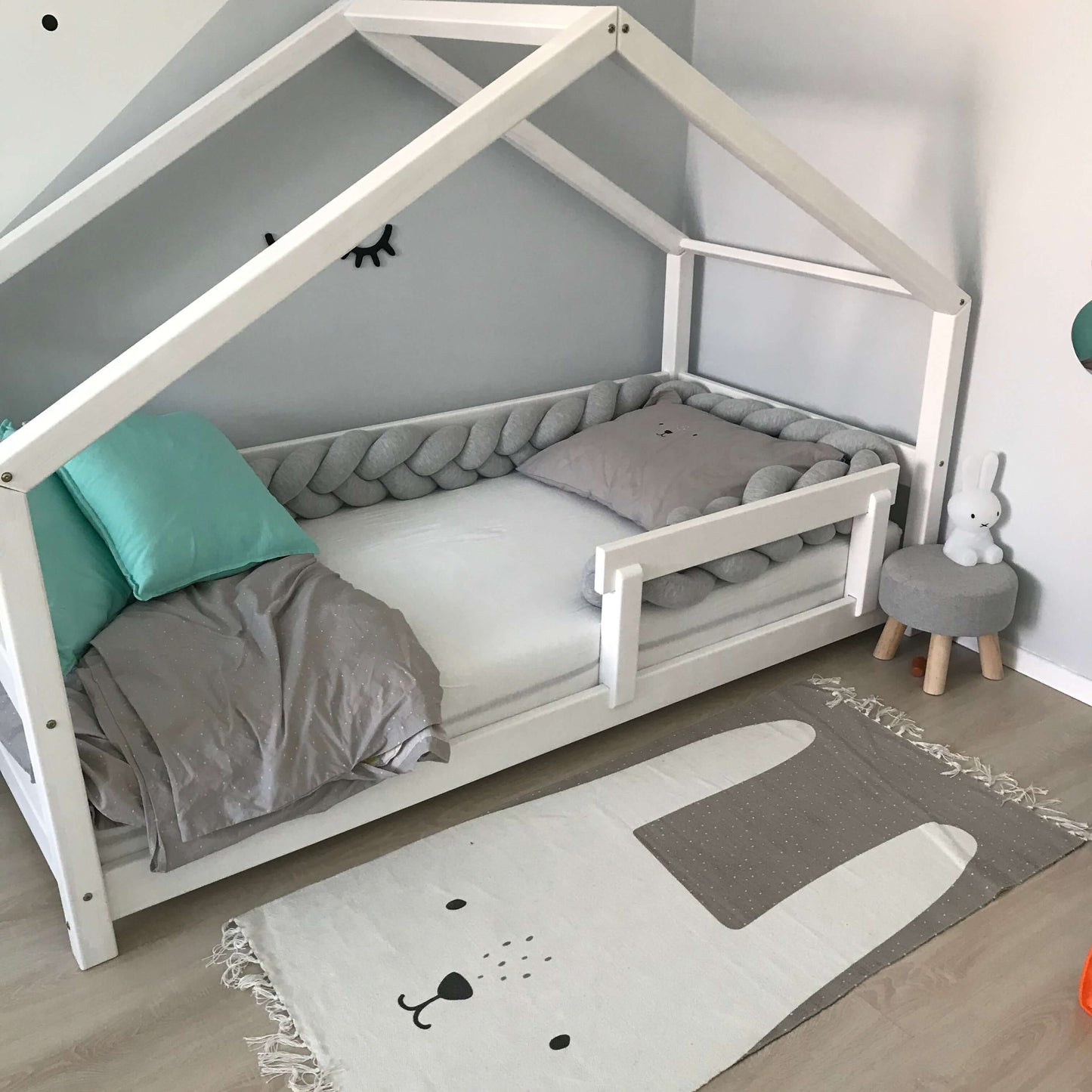 Hausbett NIKA für Kinder mit Rausfallschutz, versch. Maße & Farben