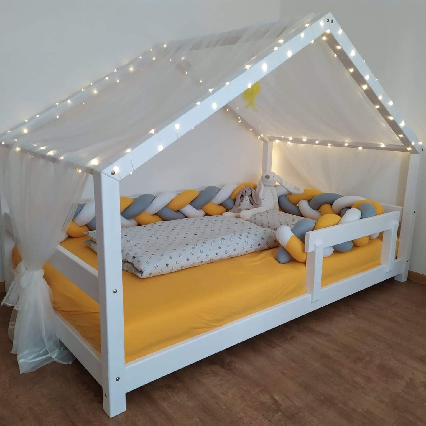 Hausbett NIKA für Kinder mit Rausfallschutz, versch. Maße & Farben