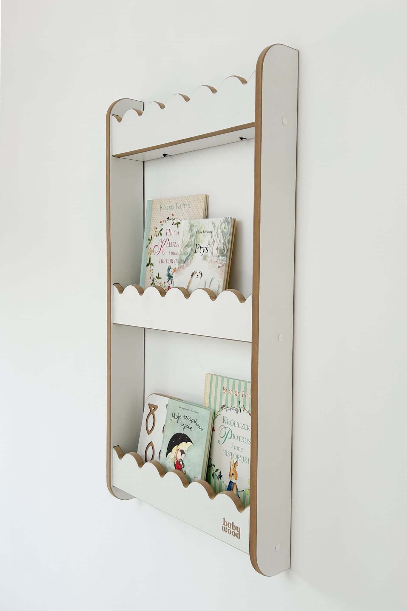 Wandregal für Bücher "Welle", versch. Größen und Farben mit kindgerechten Illustrationen.