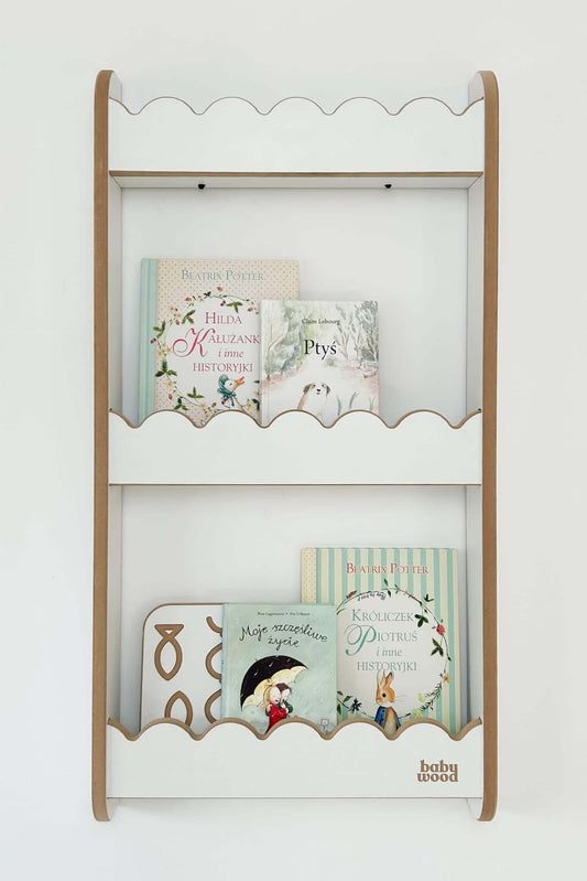 Wandregal für Bücher "Welle", versch. Größen und Farben, mit bunten Kinderbüchern dekoriert.