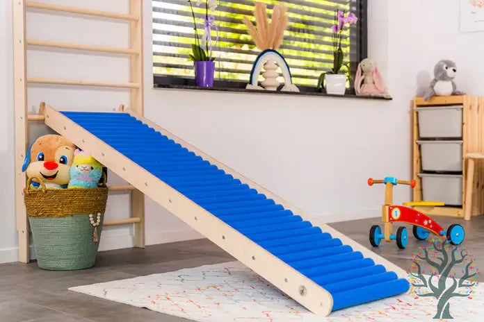 Rollenrutsche für Kinder, versch. Größen mit blauer Rolle, perfekt für motorische Entwicklung und Spielspaß.