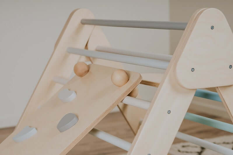 Pikler climbing triangle with ramp
