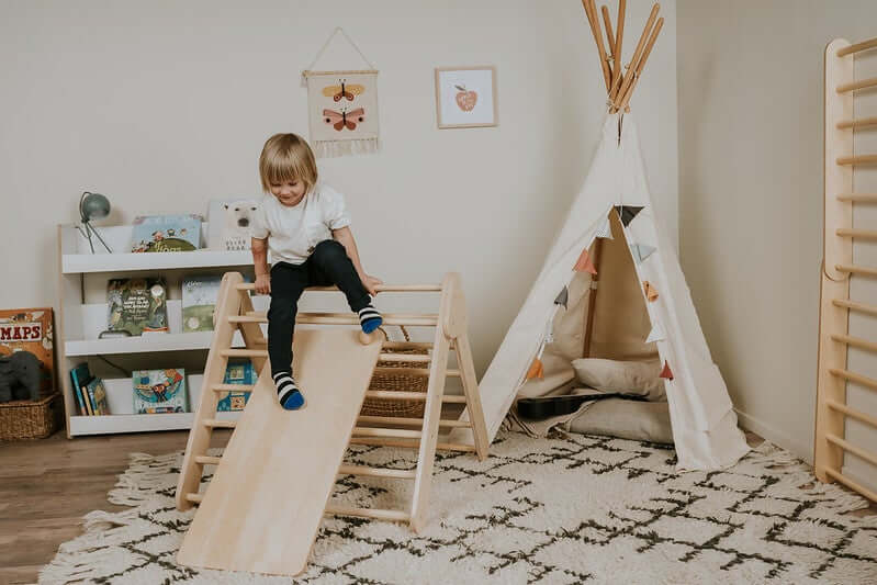 Pikler climbing triangle with ramp