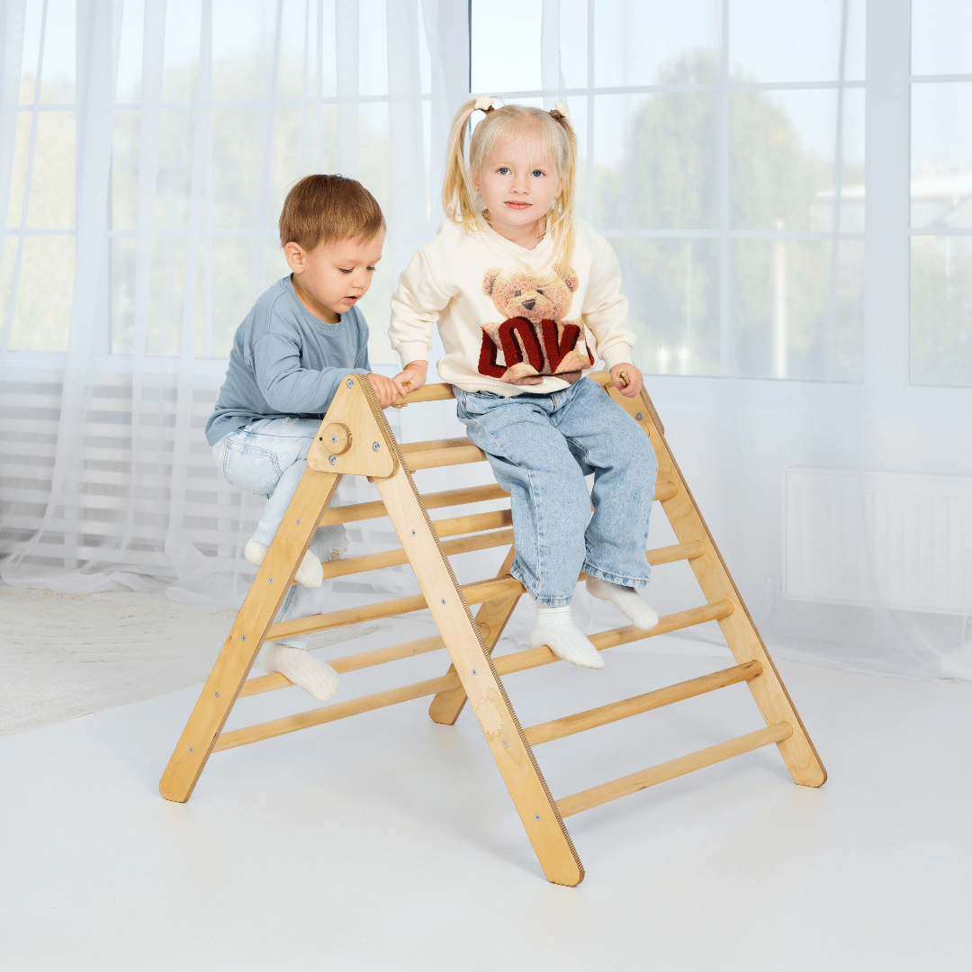 Climbing triangle for toddlers aged 1 to 7 years
