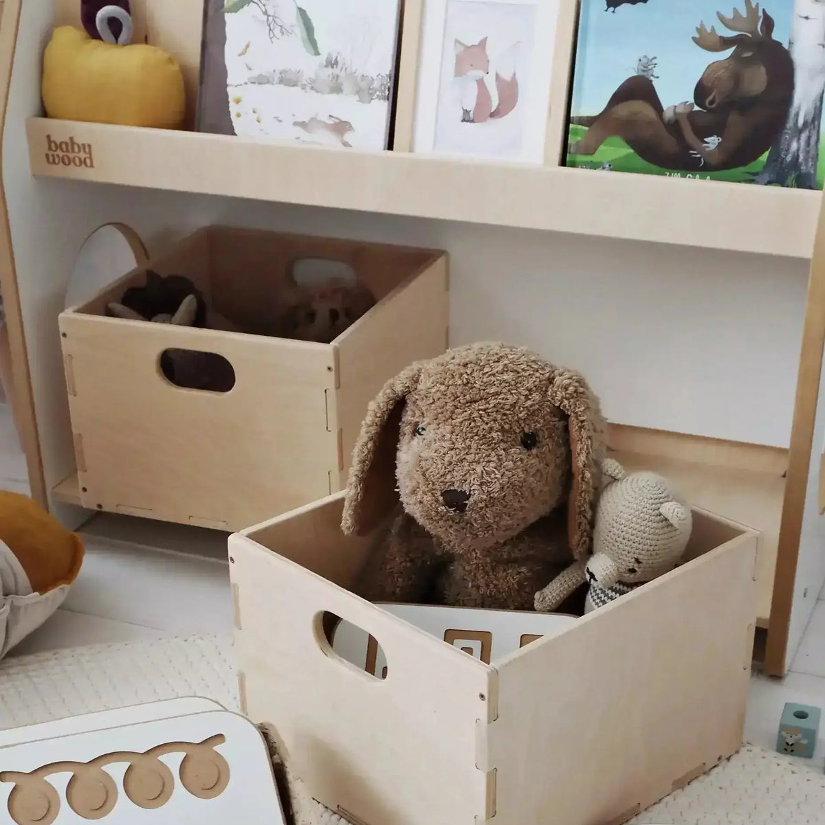 Bücher- & Spielzeugregal aus Holz