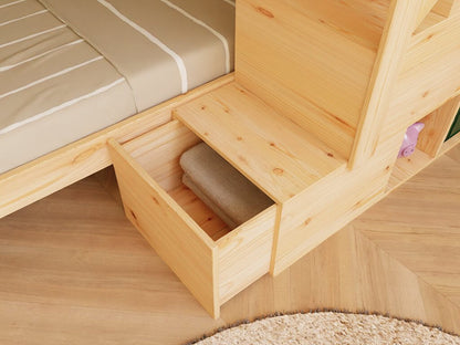 Holz Haus Etagenbett THEA mit Stufenregal vorne – Detailansicht der Schublade mit Decken im Kinderzimmer.