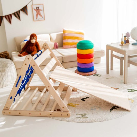 Small tiger climbing set