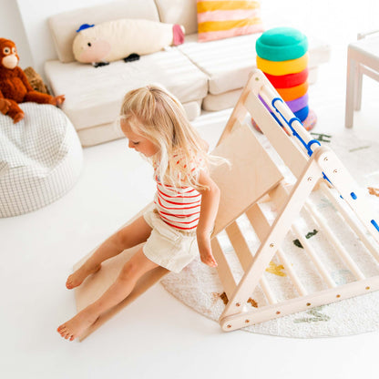 Small tiger climbing set