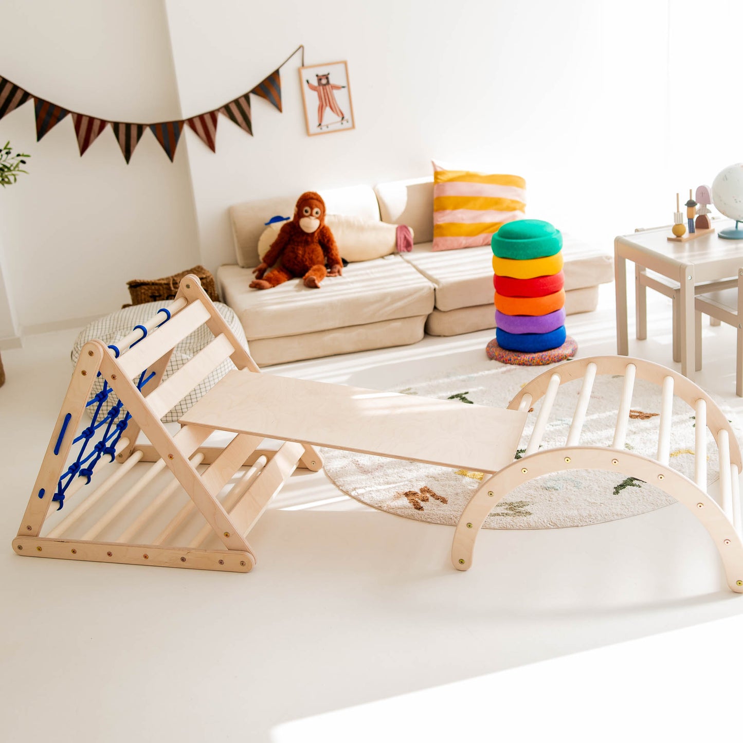 Small tiger climbing set