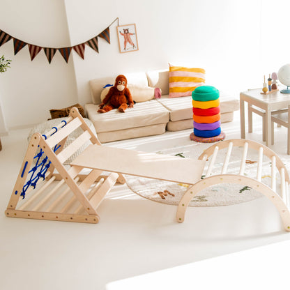 Small tiger climbing set