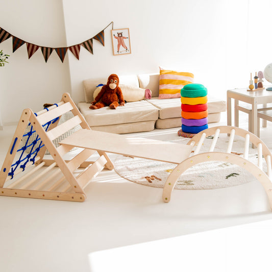 Small tiger climbing set