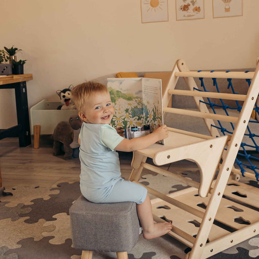 Painting table for climbing triangle