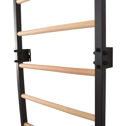Kletterwand aus Metall mit Zubehör
