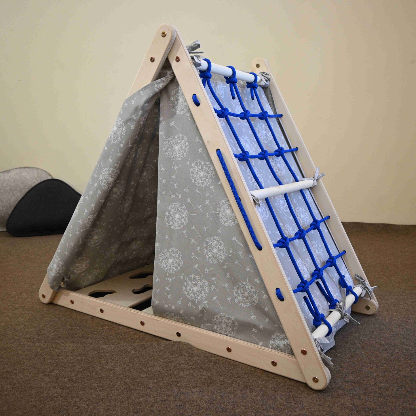 Tent for climbing triangle, various designs