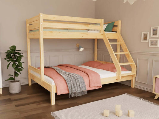 Holz Etagenbett HANNES für 3 Personen, versch. Farben in einem modern eingerichteten Schlafzimmer.